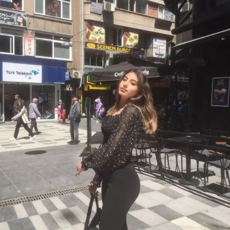 Azra Akın